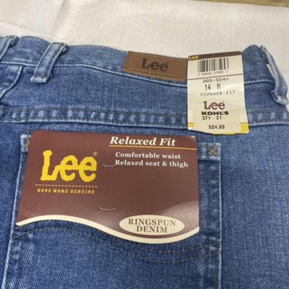 NWT Lee Women's Relaxed Fit Blue Jeans! Size 14M Denim! Brand new! - Picture 2 of 7